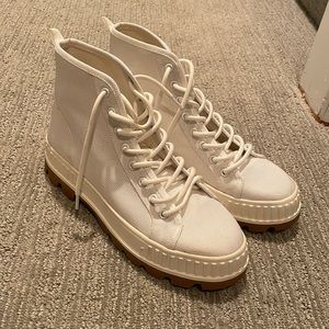Size 9 white BP boots